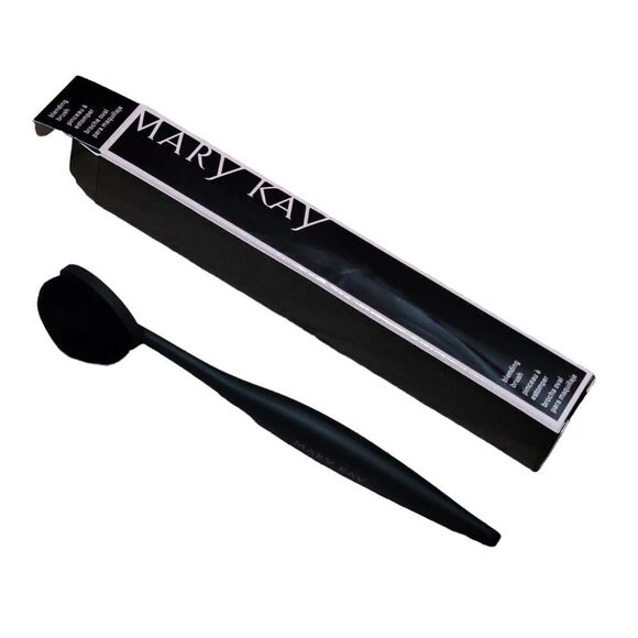 Mary Kay new blending brush - Picture 1 of 2